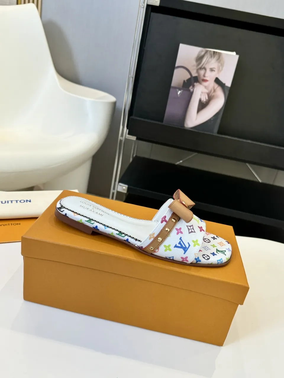 👟👟Ex-factory price 320👟👟 Genuine leather sole +40 Louis Vuitton, 1:1 advanced customization upper, fabric: customized LV special fabric, lining: sheepskin, original molding hardware, code number: 35-42, order with pictures, welcome to send pictures to place an order,